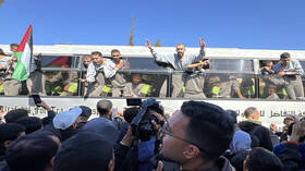 حماس تحذر من استمرار الانتهاكات الإسرائيلية بحق الأسرى الفلسطينيين (فيديو)