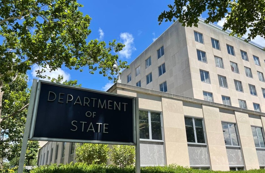 واشنطن تتهم سفنا فنزويلية بتنفيذ تحركات خطيرة قرب منصة نفطية لشركة "إكسون"