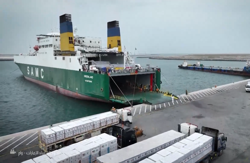 تزامنا مع بدء شهر رمضان.. الإمارات ترسل سفينة تحمل 5820 طنا من المساعدات إلى قطاع غزة