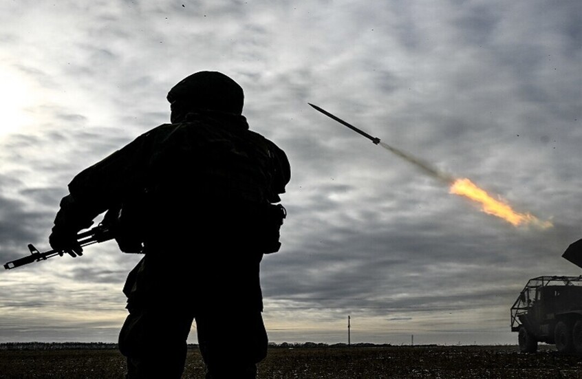 الجيش الروسي يدمر محطة "ستارلينك" في خاركوف (فيديو)