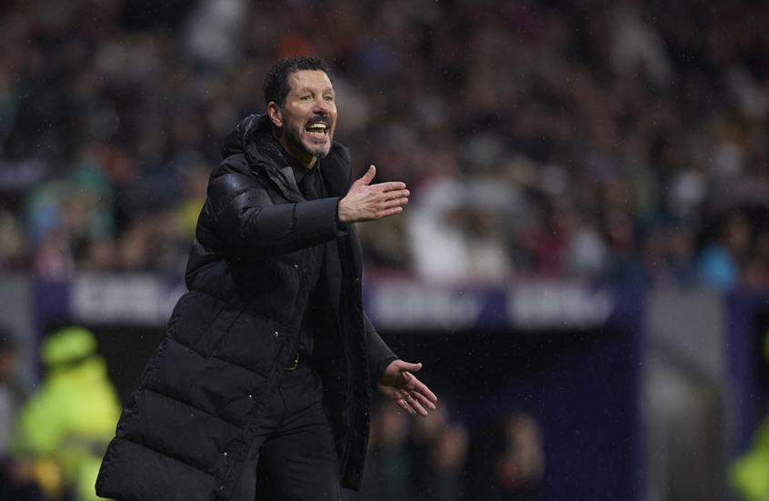 "فرصة لكتابة قصة جميلة".. مدرب أتلتيكو يشعل حماس الديربي قبل مواجهة ريال مدريد