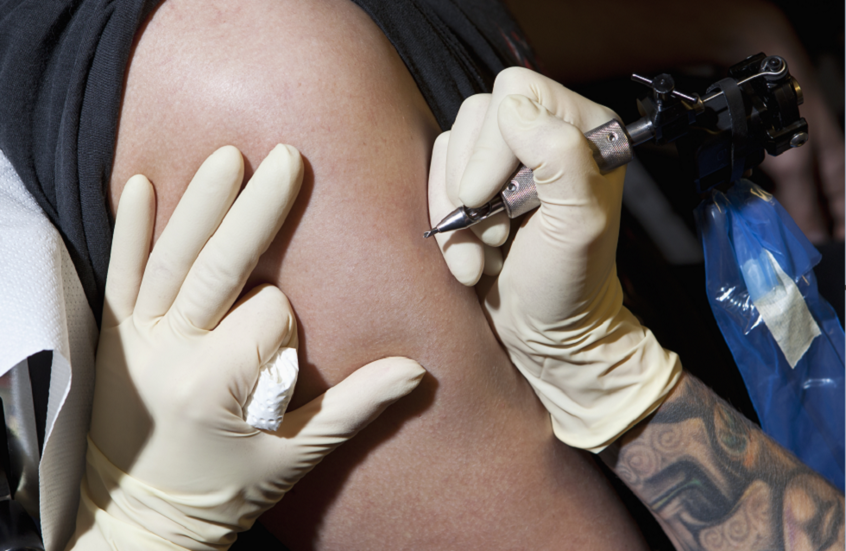 علاقة محتملة بين الوشم وزيادة خطر السرطان