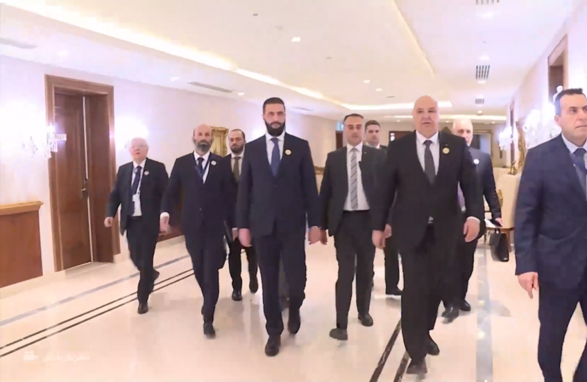 أحمد الشرع يلتقي جوزيف عون على هامش القمة العربية بالقاهرة في أول اجتماع غير رسمي بينهما