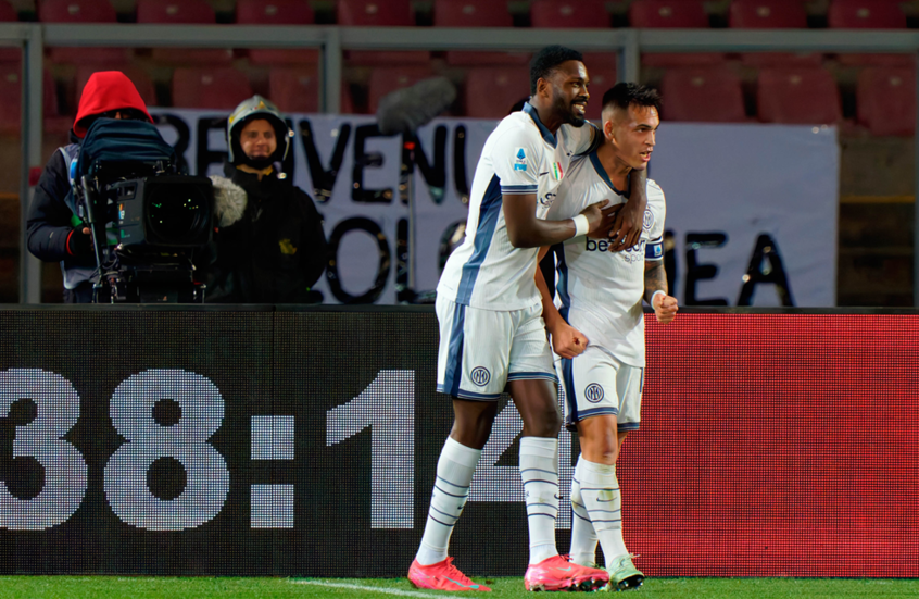 مارتينيز وتورام يقودان هجوم إنتر أمام فينورد