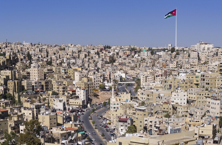 بعد واقعة طالب هزت الأردن.. اتصالات من الأمير الحسين والملكة رانيا مع عائلته والمسؤولين