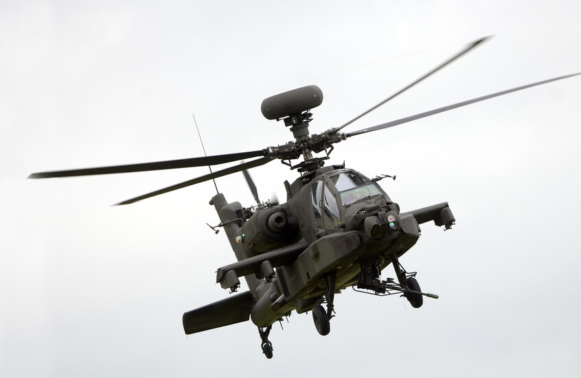 القوات المسلحة الملكية المغربية تتسلم  الدفعة الأولى من مروحيات "الأباتشي" (صور)