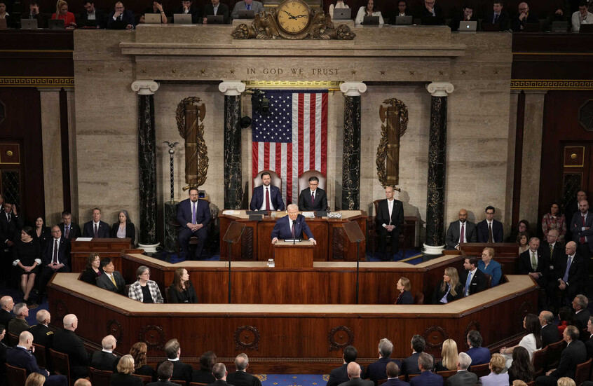 تفوق على بايدن.. خطاب ترامب في الكونغرس يهيمن على المشهد الإعلامي