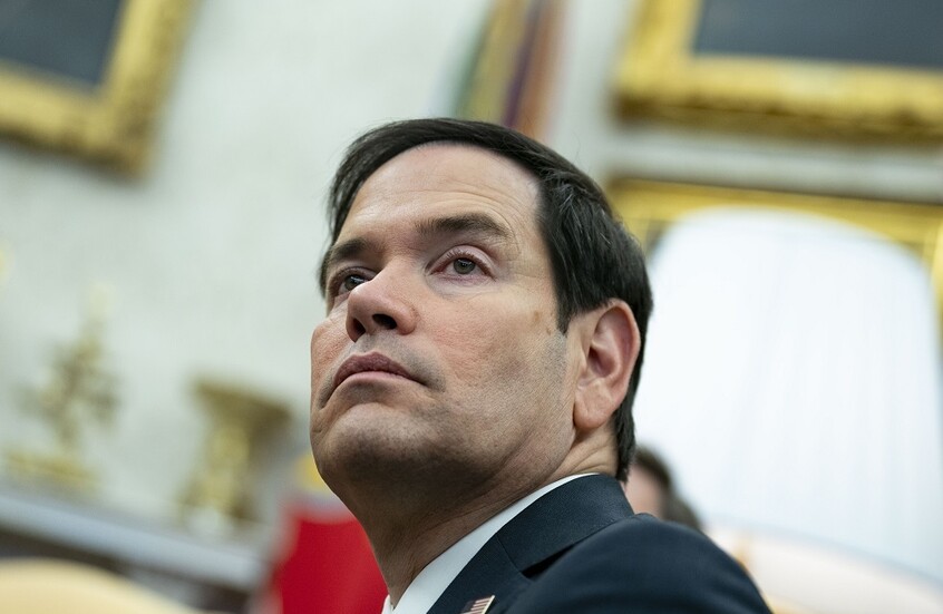 بيسكوف يعلق على العلاقات مع الولايات المتحدة وظهور الصليب على جبين وزير خارجيتها