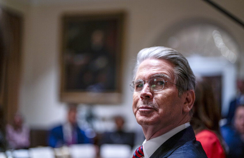 وزير الخزانة الأمريكي: سندفع إيران إلى الإفلاس مرة أخرى