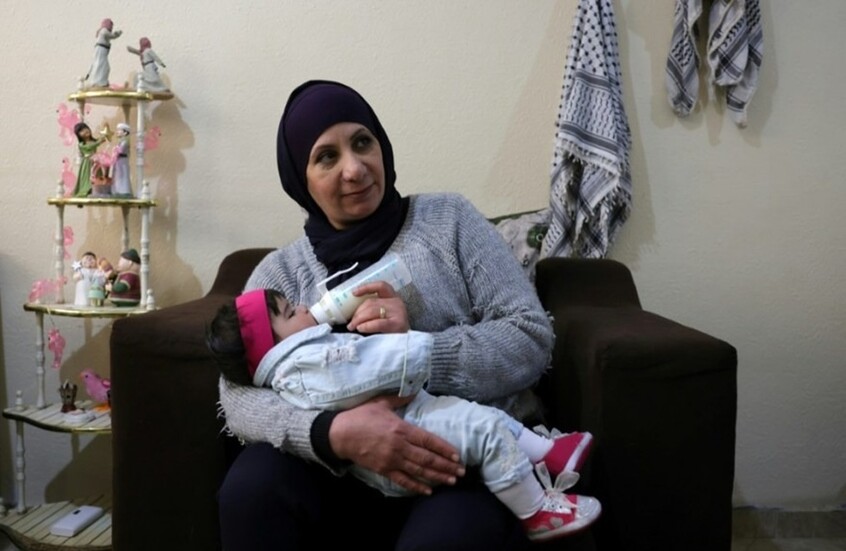 "حياتنا جنة".. زوجان غزيان يرويان قصة تبنيهما طفلة جلبت الفرح وسط الدمار