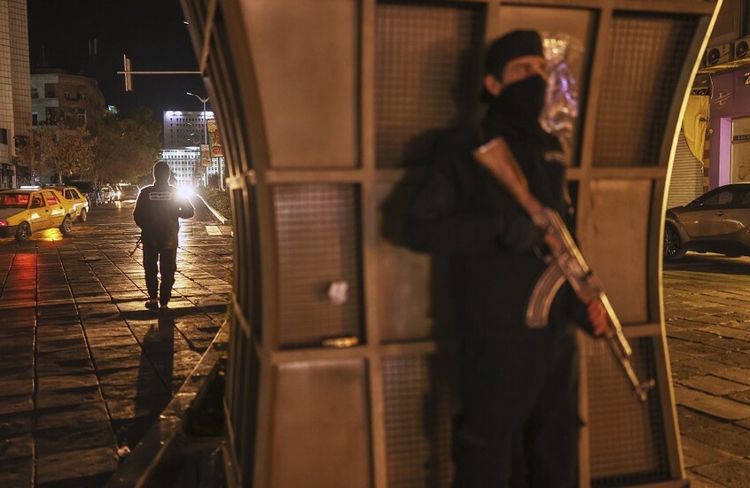 ادعاءات لا أساس لها.. حزب الله ينفي الاتهامات الموجهة له فيما يجري من أحداث دامية في الساحل السوري