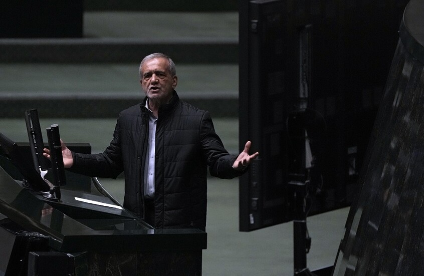 الرئیس الإيراني: الأعداء يراهنون على خلافاتنا الداخلية