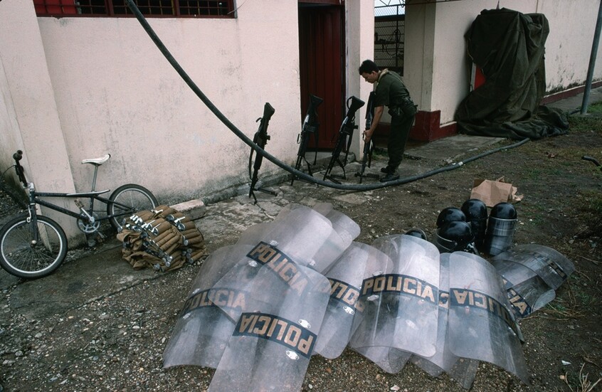 وزير دفاع كولومبيا يتعهد باستعادة 29 شرطيا مخطوفا