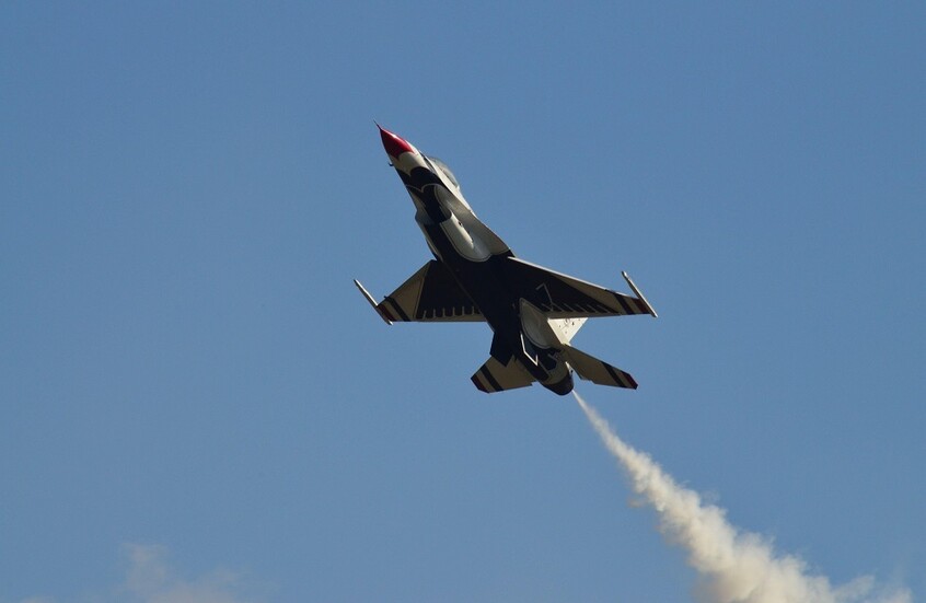 "أكسيوس": اعتراض طائرتين مدنيتين اخترقتا المجال الجوي المحظور قرب منتجع ترامب في فلوريدا