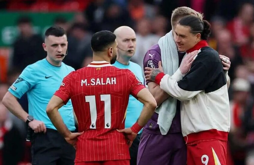 من هو لاعب ليفربول الذي يدافع عنه محمد صلاح ويطلب من إدارة الريدز عدم التفريط به؟