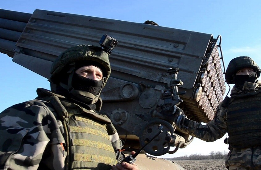 الدفاع الروسية: استهداف مطارات عسكرية أوكرانية وإسقاط طائرة حربية