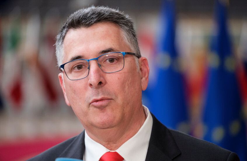 ساعر: إيران تهرب الأموال إلى "حزب الله" لإعادة بناء قوته