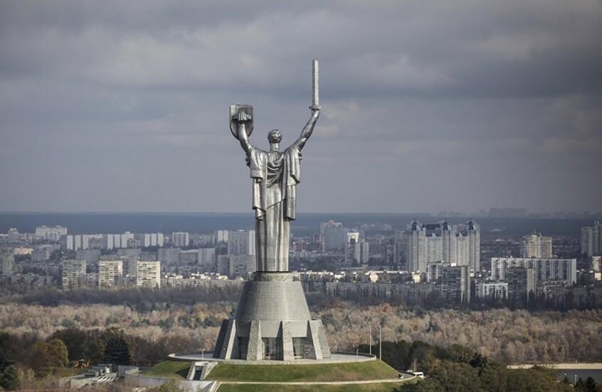 بولندا تعتزم شراء 5 آلاف محطة "ستارلينك" لأوكرانيا