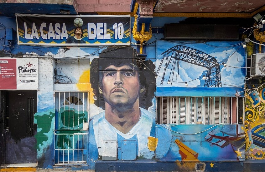 "منزل رعب".. بدء محاكمة المتهمين "بالقتل العمد" للأسطورة مارادونا