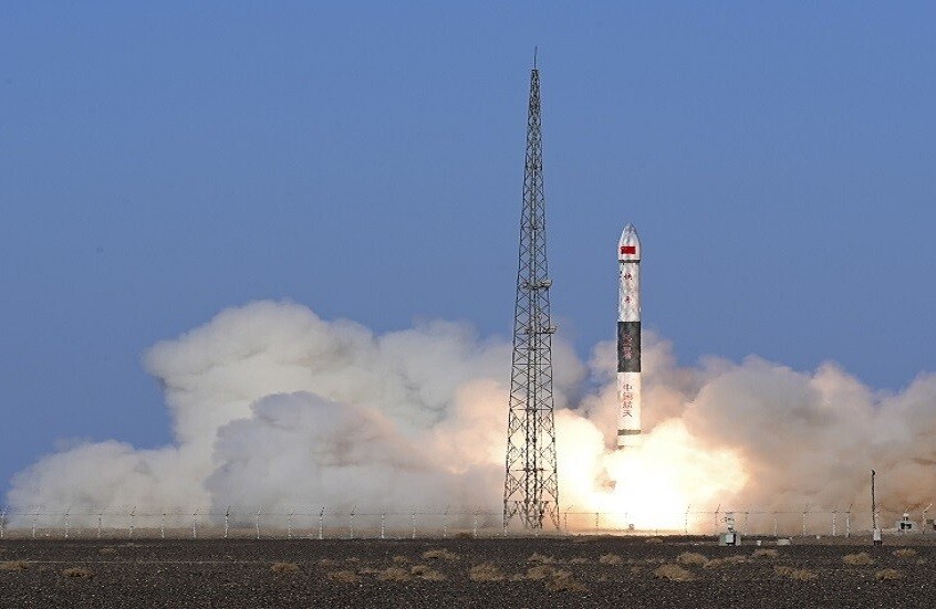 الصين تطلق بنجاح 18 قمرا صناعيا للاتصالات في مدار قطبي