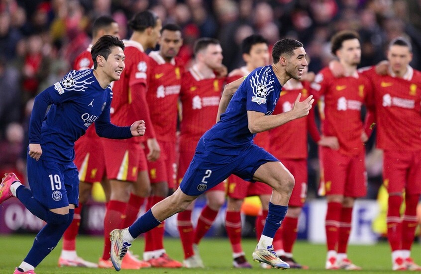 المغربي أشرف حكيمي يثير غضب جماهير صلاح وزملائه في ليفربول.. فيديو