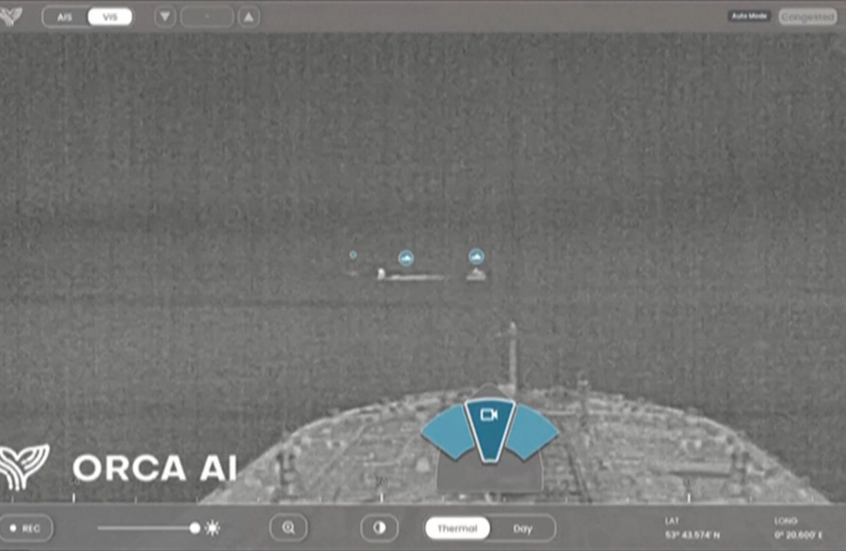 لحظة تصادم سفينة شحن بناقلة نفط أمريكية في بحر الشمال