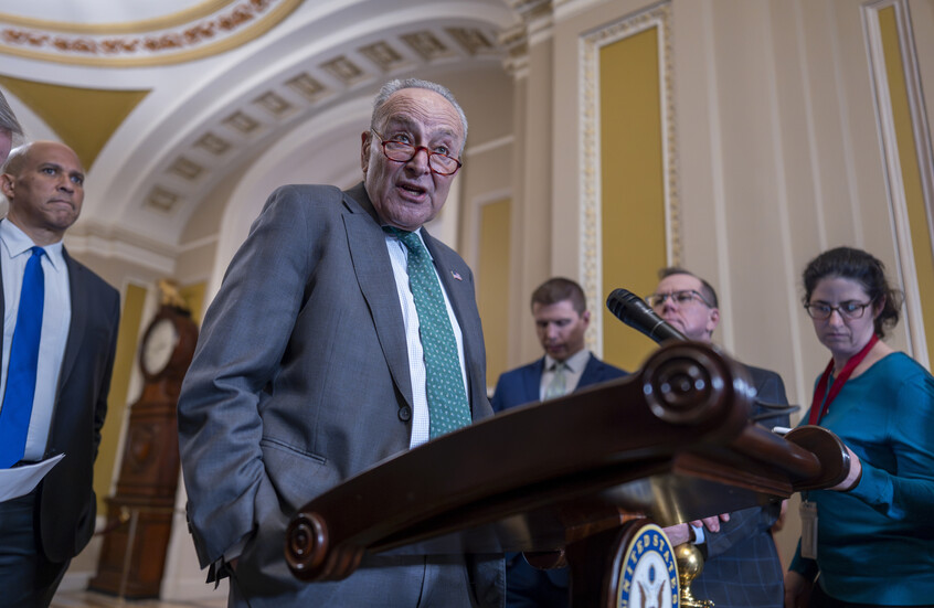 زعيم الديمقراطيين في مجلس الشيوخ الأمريكي يتوقع إغلاقا جزئيا للحكومة