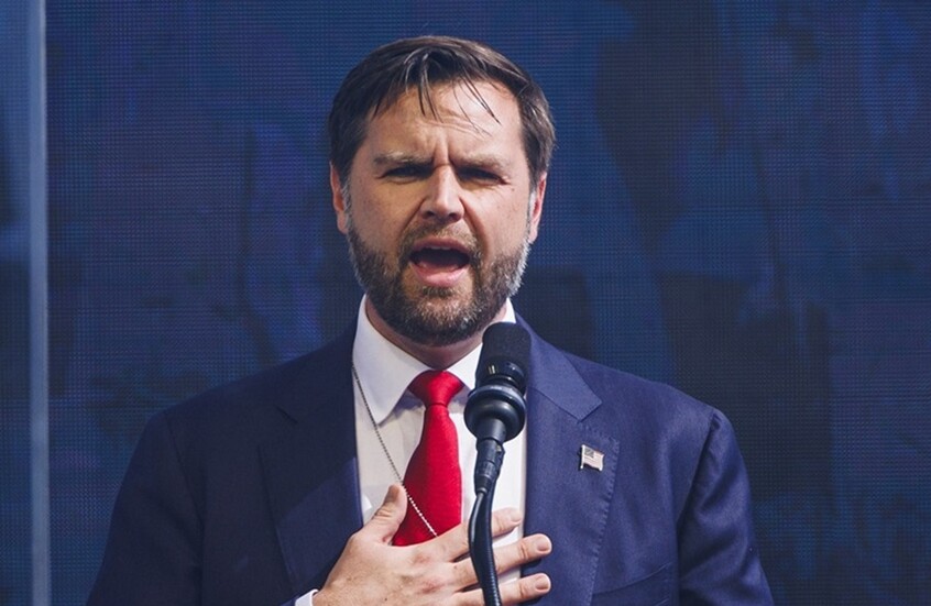 جي دي فانس يكشف عن جواربه الإيرلندية المزركشة (فيديو)