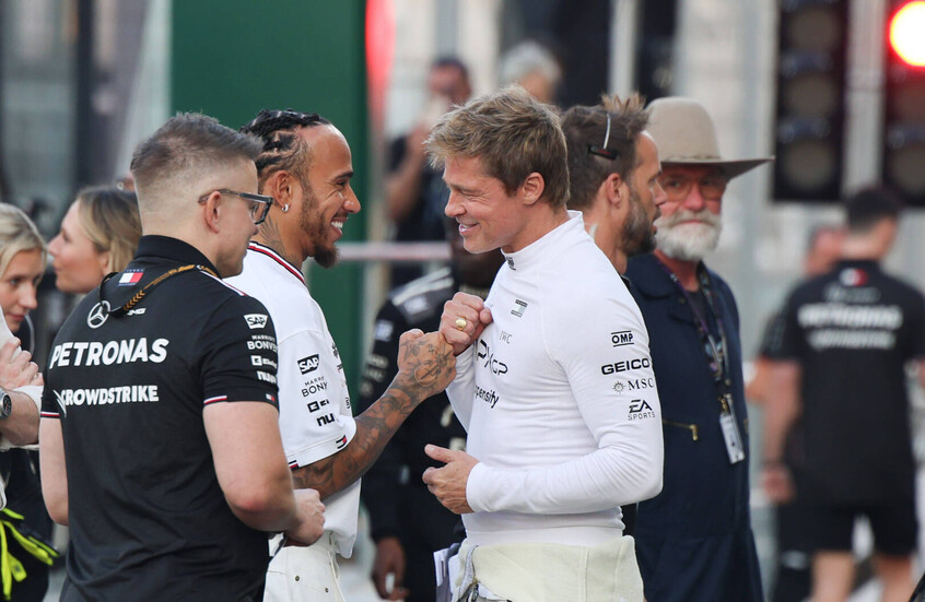 هوليوود تجتاح سباقات فورمولا1.. وهاميلتون يكشف عن مشاهد "غير منطقية" في فيلم براد بيت