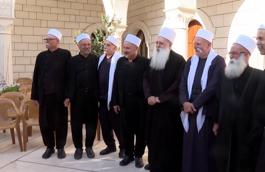 رجال دين دروز من سوريا يلتقون بالزعيم الروحي للدروز في إسرائيل