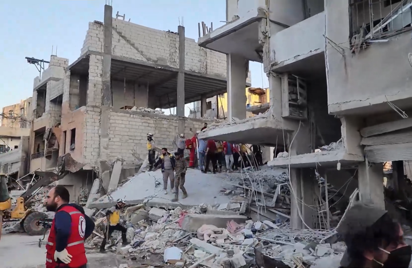 سوريا.. عمليات بحث عن عالقين تحت الأنقاض جراء انفجار هز مبنى في اللاذقية