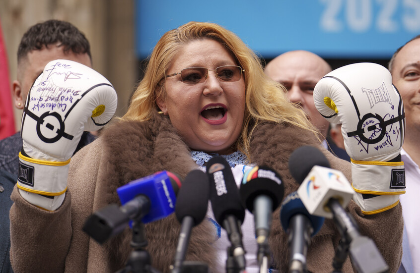 رومانيا.. سياسية يمينية توجه نداء استغاثة لترامب بعد منعها من الترشح للرئاسة