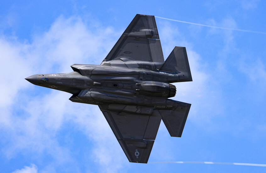 مصدر سعودي مسؤول ينفي المزاعم حول دعم لوجيستي للهجمات الأمريكية على اليمن