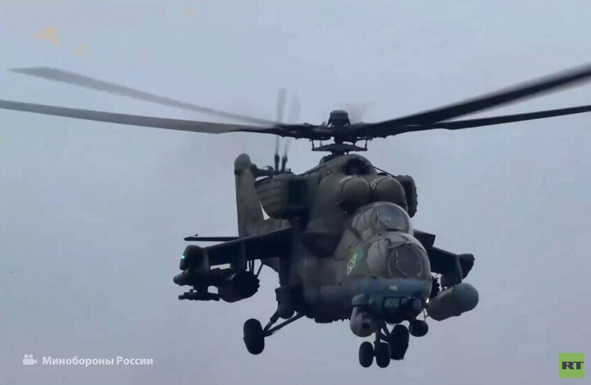 مروحية روسية تدمر قوات مشاة ومركبات مدرعة أوكرانية