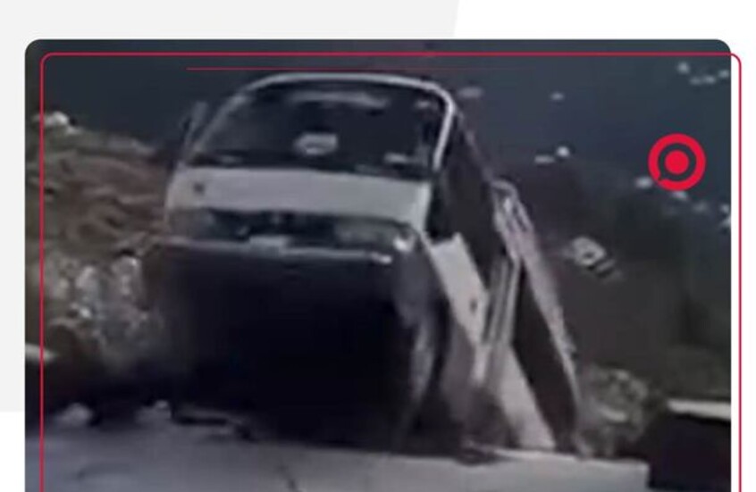 انقلاب حافلة ركاب في باكستان بسبب تساقط الثلوج