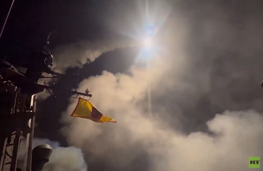 السفن الحربية الأمريكية تطلق صواريخ تجاه اليمن