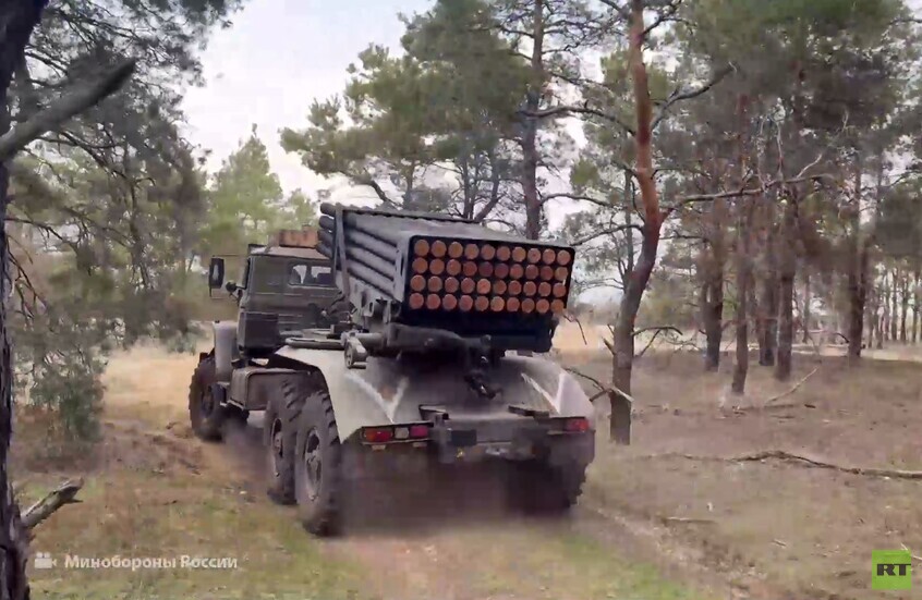 راجمة الصواريخ "غراد" تستهدف مواقع أوكرانية