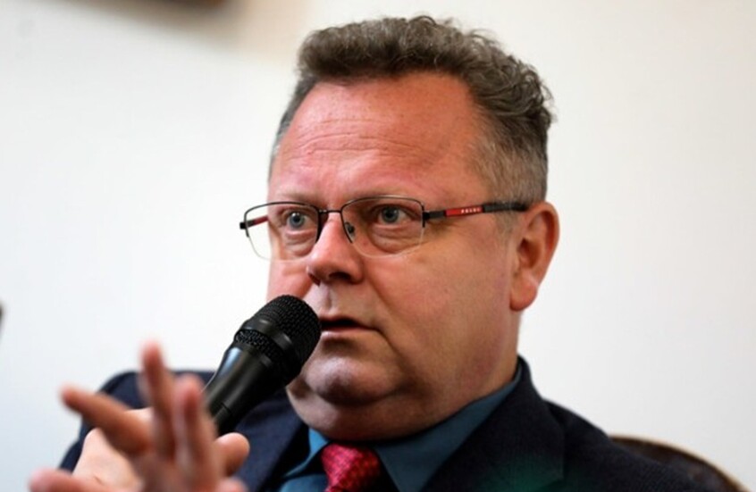 نائب وزير الخارجية البولندي يعترف بإدمانه الكحول