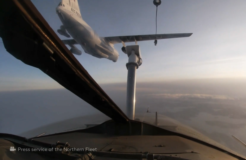 طائرات حربية روسية تتدرب على التزود بالوقود جوا في القطب الشمالي