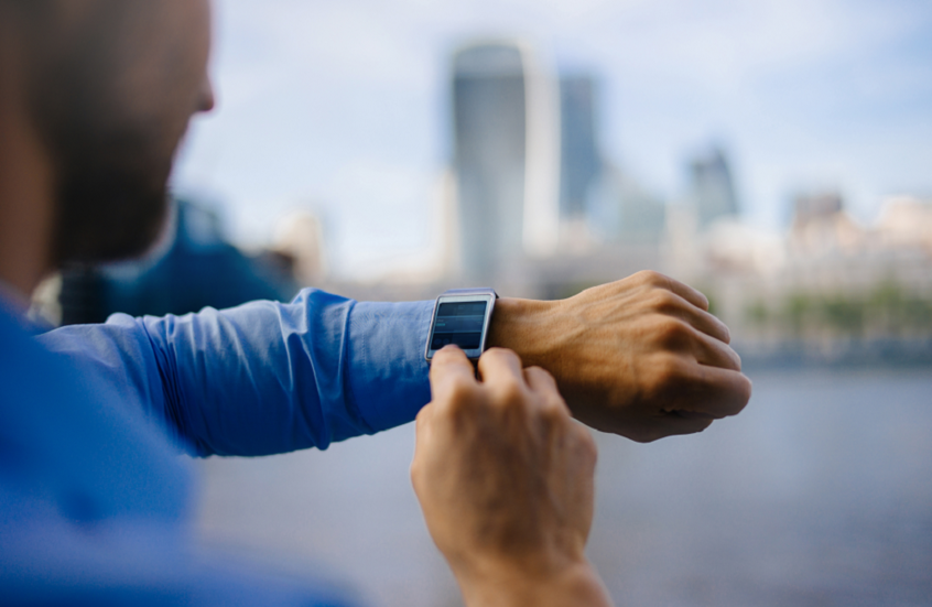 كيف يمكن للساعات الذكية تحسين التحكم في مرض السكري؟