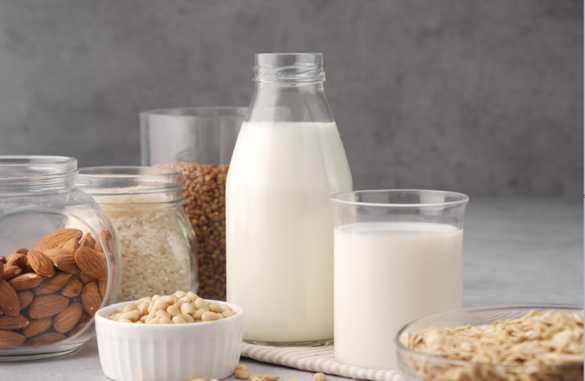 "اختيار الحليب المناسب".. بين الفوائد الصحية والمخاطر المحتملة