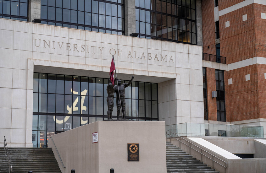 "الهجرة الأمريكية" تعتقل طالبا إيرانيا في جامعة ألاباما