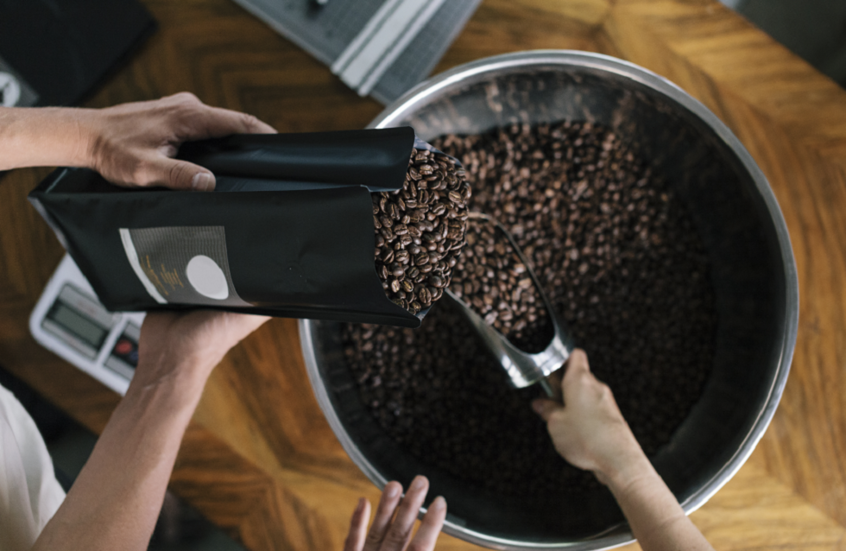 سحب عبوات قهوة من الأسواق الأمريكية بسبب خطأ في الملصق