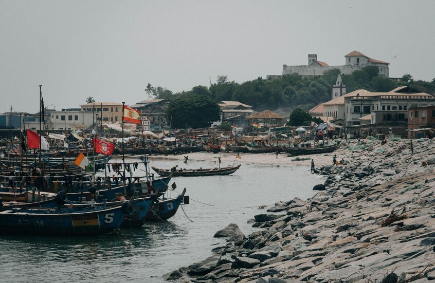 قراصنة يختطفون 3 بحارة صينيين بالقرب من سواحل غانا