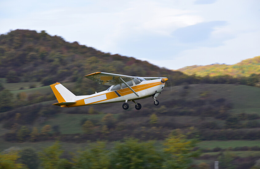 السلطات الأمريكية تحقق في تحطم طائرة صغيرة بضاحية بروكلين بارك