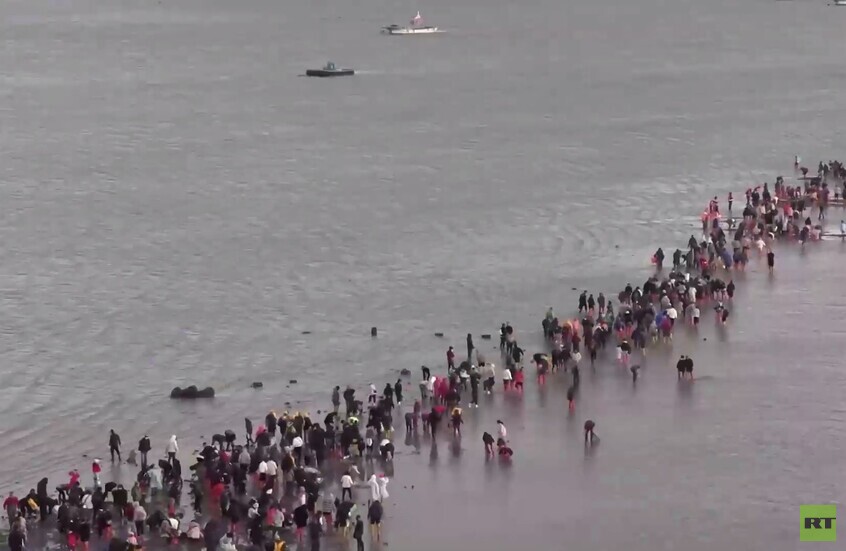 البحر ينشق في كوريا الجنوبية