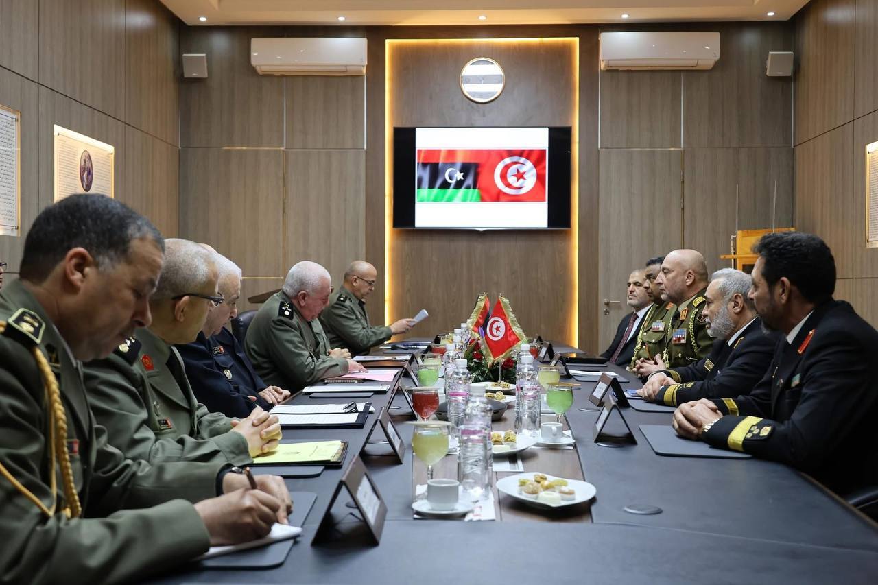 رئيس أركان الجيش الليبي يبحث في تونس تعزيز التعاون العسكري بين البلدين (صور)