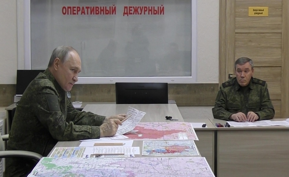 قوات "الشمال" تبلغ بوتين بإطباق الحصار على قوات زيلينسكي وبدء المرحلة الأخيرة من تحرير كورسك