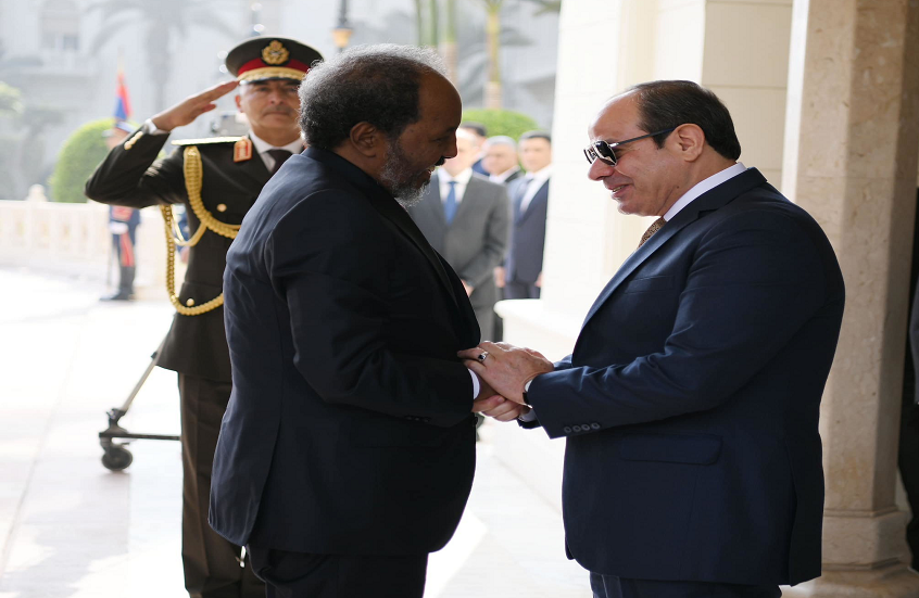 السيسي يوجه رسالة لرئيس الصومال بعد نجاته من محاولة اغتيال السيسي يوجه رسالة لرئيس الصومال بعد نجاته من محاولة اغتيال
