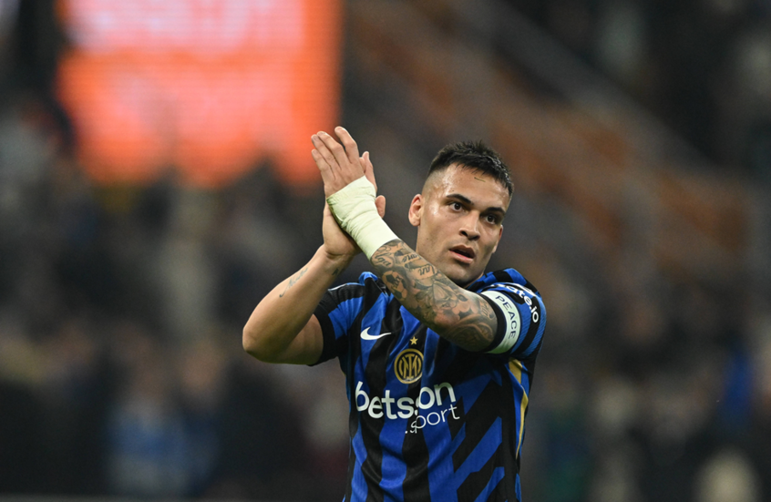 مدرب إنتر يكشف موقف لاوتارو مارتينيز من المشاركة في ديربي ميلانو